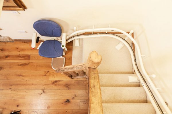 Platinum-Silla_Accesibilis-scaled-p20wm7jue18pkvhhf06k2pzzcys410pmmmggi7itnk