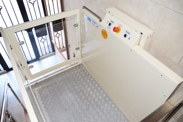 plataforma-vertical-a-medida03-p20wm7jue18pkvhhf06k2pzzcys410pmmmggi7itnk