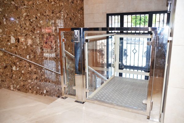 plataforma-vertical-a-medida04-p20wm7jue18pkvhhf06k2pzzcys410pmmmggi7itnk